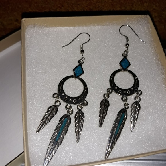 unknown Jewelry - Pair of silver feather dangle earrings